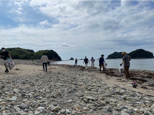 美波町の方々とのゴミ拾い風景