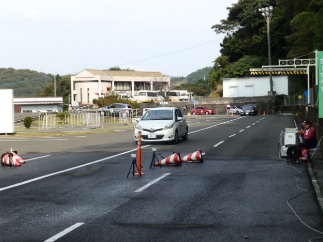 信号・手旗による緊急ブレーキイメージ