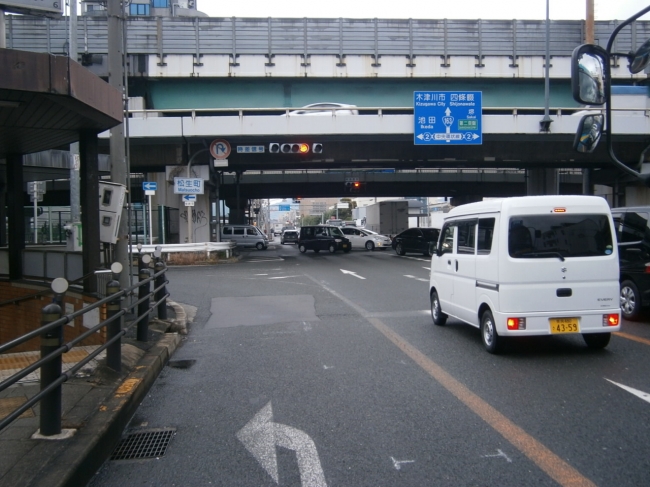 門真市新橋町、国道１６３号線　松生町交差点