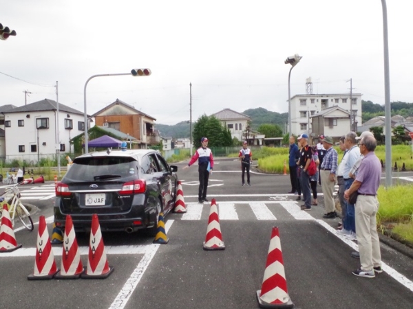 車の死角確認