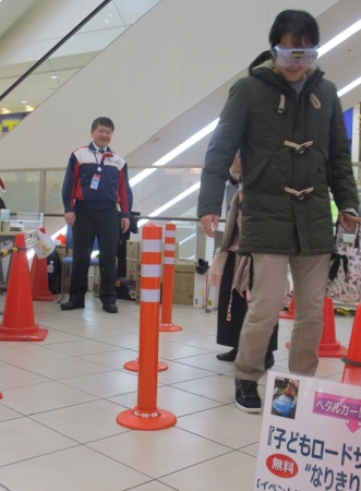 特殊ゴーグルによる飲酒状態体験