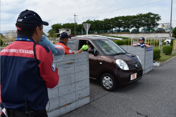 交差点の安全な通過方法