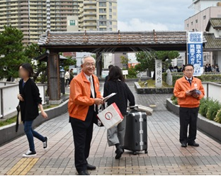 昨年の街頭活動の様子