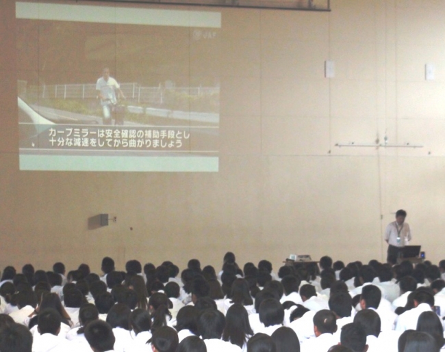 交通安全講習会（滋賀県立草津東高等学校）