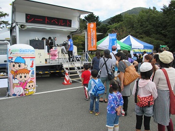 ＪＡＦシートベルト効果体験車