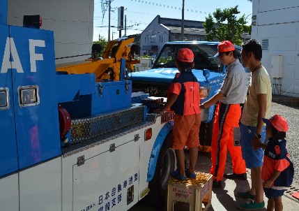 レッカー車に触れます♪