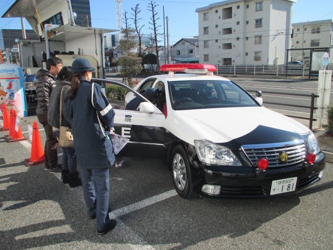 パトカー記念撮影　イメージ