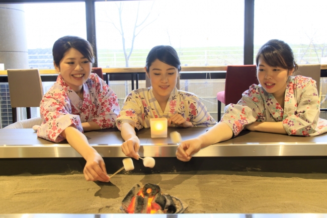 囲炉裏でマシュマロ焼きも