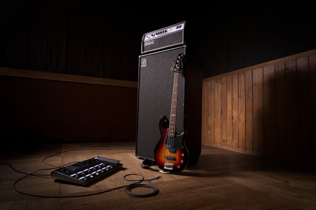 『Ampeg』ベースアンプ／「ヤマハ」ベースギター／「Line 6」マルチエフェクトプロセッサー