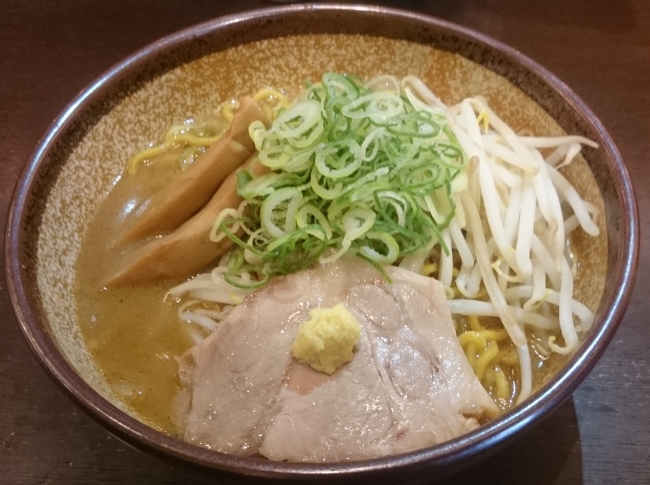 パクチー味噌ラーメン　800円