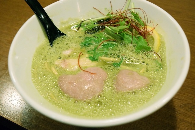 初夏を感じる泡抹茶麺～苦味・酸味・旨味