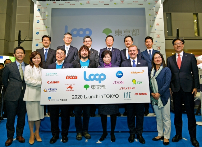 12⽉6⽇エコプロLoopブースにて⼩池都知事、Loop社、パートナー企業フォトセッション