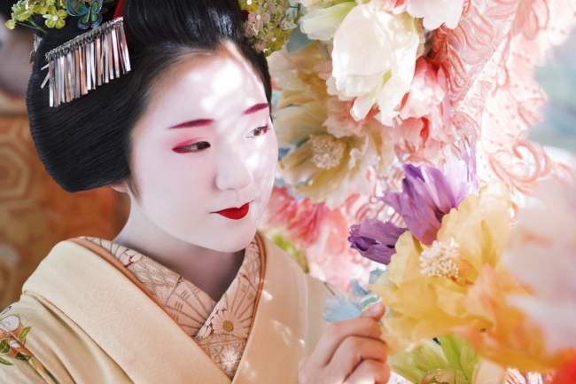 雛佑（祇園東・舞妓） ©mika ninagawa, artbeat publishers