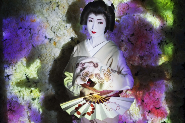 梅葉（上七軒・芸妓） ©mika ninagawa, artbeat publishers