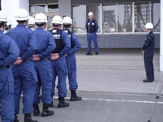 訓練終了後の若松海上保安部からの講評