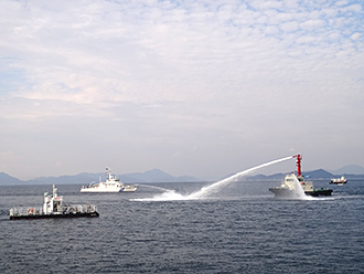 流出油の回収と浮流油の拡散処理