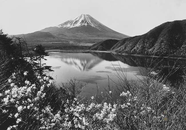 「湖畔の春」撮影：岡田紅陽 収蔵岡田紅陽写真美術館