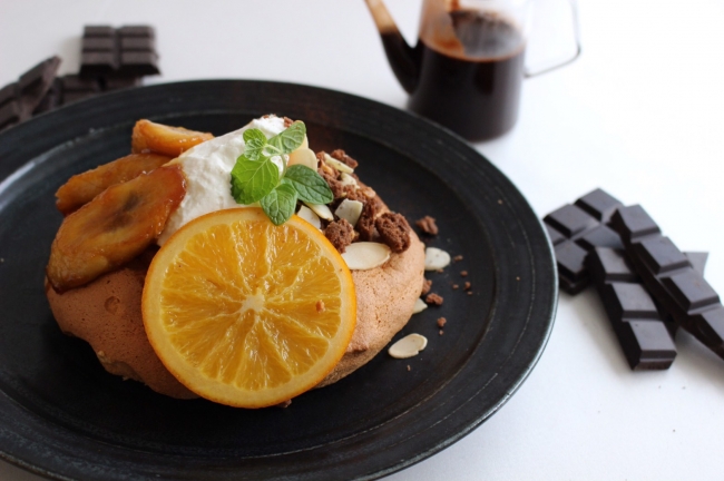 【Orange Chocolate Pancake】1,200yen(tax in) ※発売期間は27 (火)～214(火) ランチタイムのみ