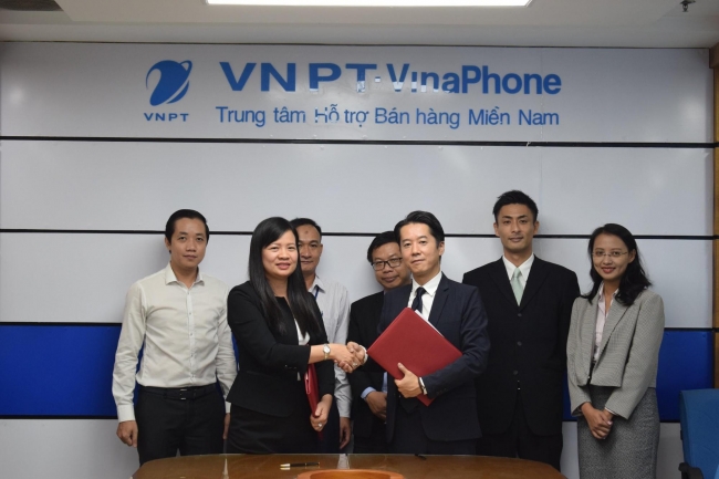 （VNPT VINAPHONE - THE SOUTHERN BRANCH - Deputy Director Ms.TRINH DUONG KHANH LINH およびChatwork株式会社 取締役CFO兼コーポレート本部長 井上直樹）