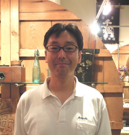 三宅本店　山本　健　課長