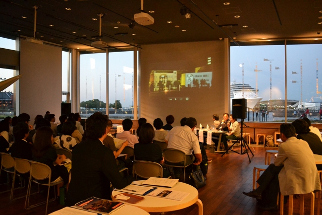 写真：友川綾子