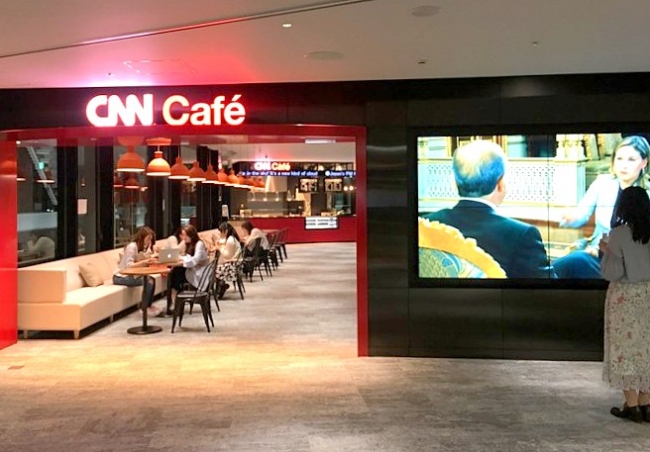 CNNニュースが常時流れるCNN Café