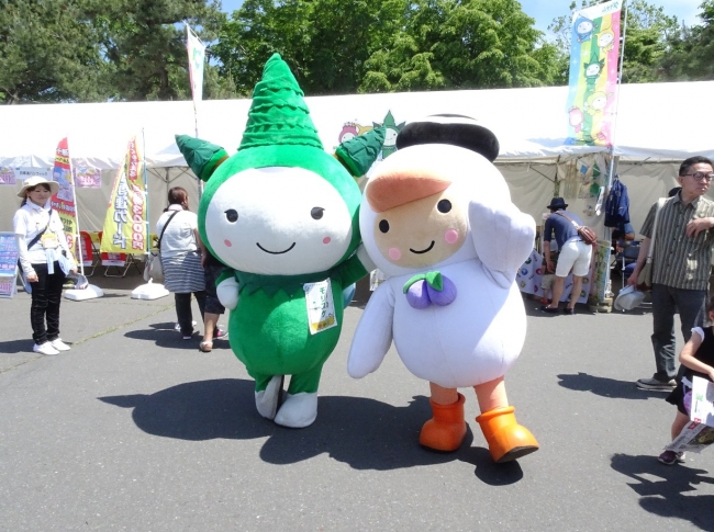 イベント主催者のとまチョップ（右）とモリスケ（左）