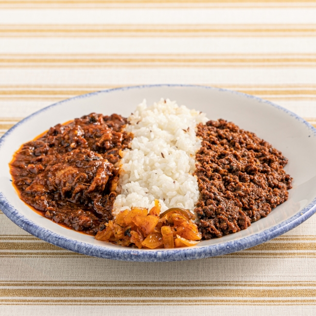 チキンとキーマのあいがけWカレー