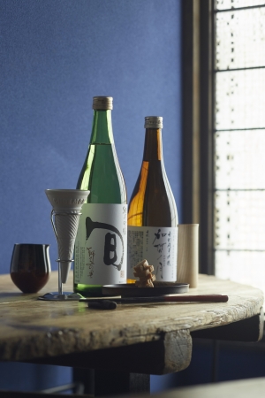 酒匠・唎酒師が提供する酒への こだわりと酒器を楽しめます。 「和酒BAR縁がわ」 地酒と肴セット （日本酒２種+酒肴１品）１，５０１円から