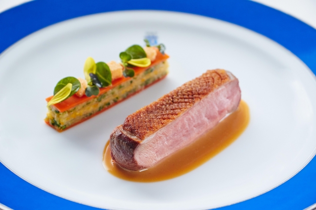 幼鴨のロースト マルコポーロ  CANETON MARCO POLO sauce au jus de canard et crème aux harmonies de mutiple poivres