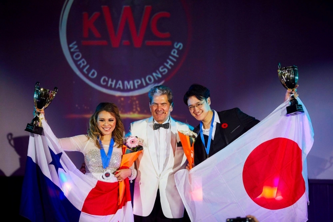 KWC 2016世界チャンピオン　海藏 亮太さん（写真右）