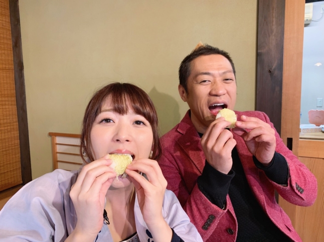 左から　白井奈津、はなわ