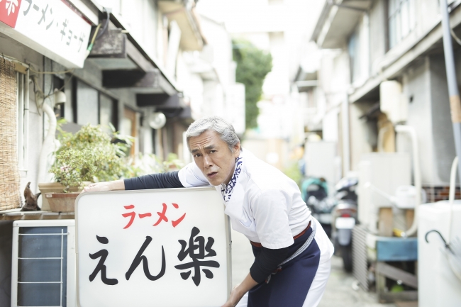 神宮小路で撮影中の寺島進