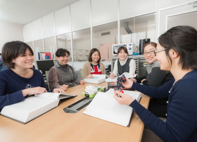 研究室でのゼミの様子