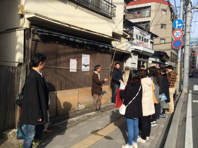 留学生たちとの見学会の様子