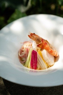 （左）「香桃」の五島手延べうどん