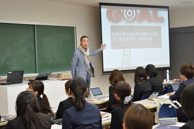 中村学園大学内での授業風景