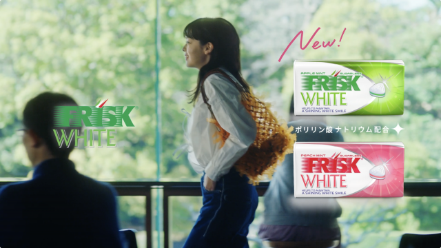 ＮＡＦＲＩＳＫ ＷＨＩＴＥ デビュー