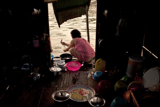 水上家屋での暮らし(WaterAid Kim Hak)