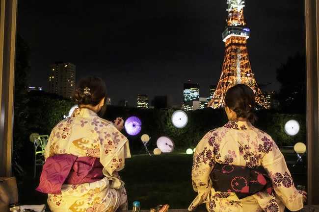 SUZUMUSHI CAFÉの縁側から見る夜の東京タワーイメージ（昨年の様子）