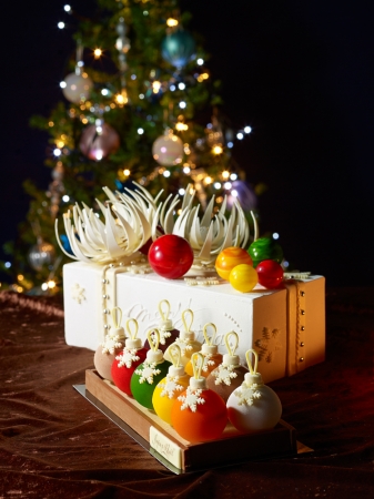 クリスマスツリーへの飾りつけをイメージした「ORNAMENT　BOX」