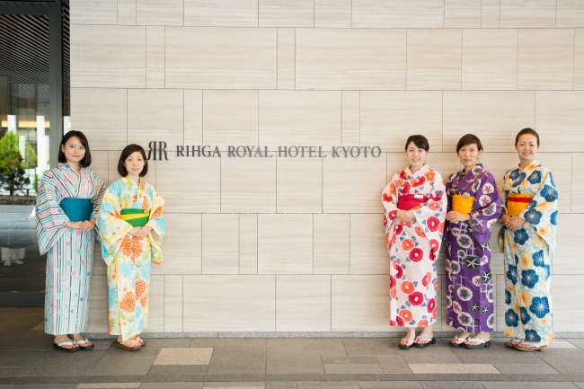 7月14日（金）から17日（月・祝）はフロントの女性スタッフが浴衣でおもてなしをします。