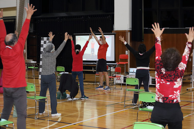 中野先生の指導で、脚トレをを実践