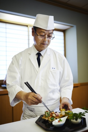 日本料理 料理長　岩田 好輝