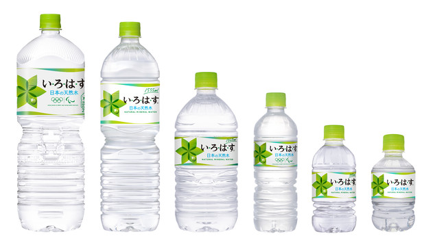 「い・ろ・は・す 天然水」 左から2L PET、1555ml PET、1020ml PT、555ml PET、340ml PET、285mlPET