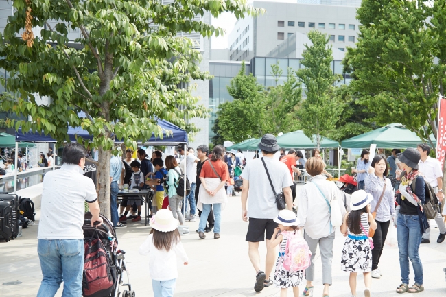 五感を刺激する都心型  マルシェは親子で楽しめる