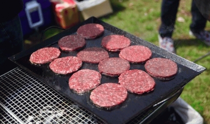 カンガルー、ラクダなどの珍肉バーガー食べ比べ