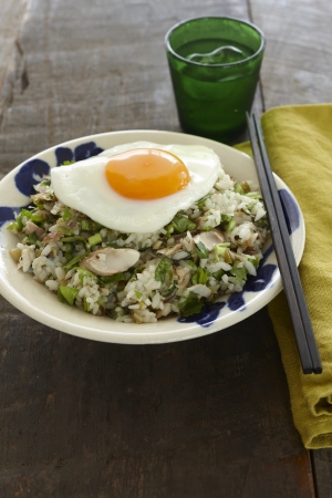 干物、高菜、みょうがとともに爽やかに 「ほっけとパクチーの混ぜご飯」