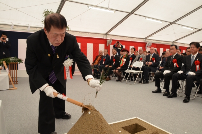 アパホテル〈新大阪駅前〉起工式 鎌入れ