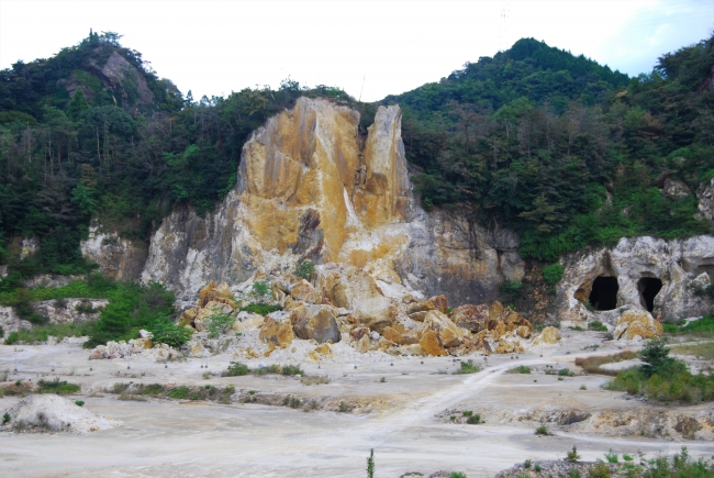 日本磁器発祥の地、泉山磁石場（佐賀県有田町）